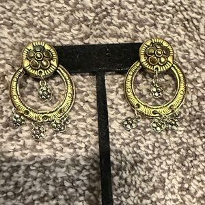 Vintage-Inspired Gold Floral Drop Earrings